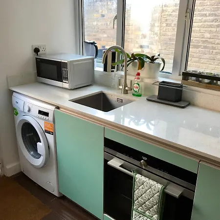 Guest house Metro W6
