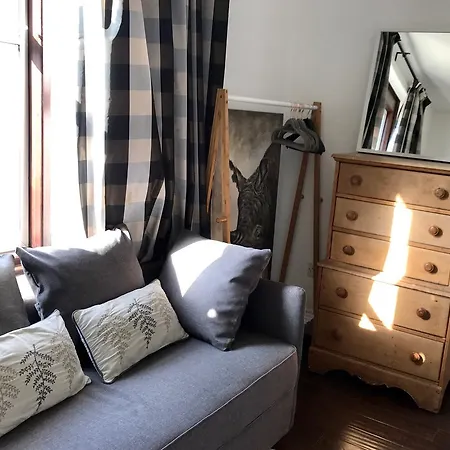 Metro W6 Guest house