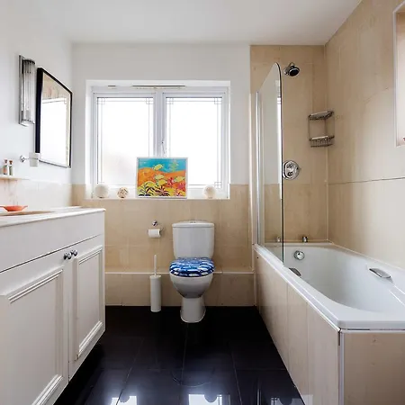 Veeve - Crouch End Family * London