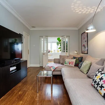 Veeve - Crouch End Family *