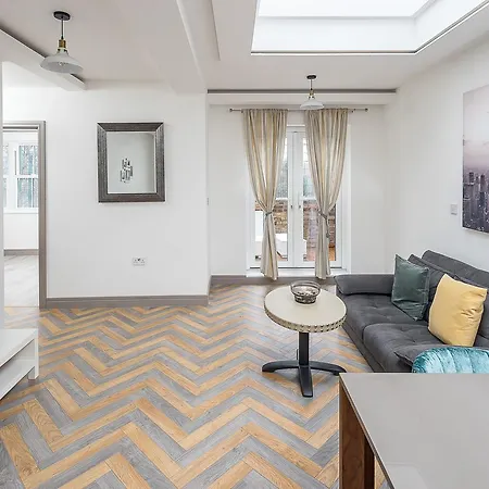 Regents Luxury * London