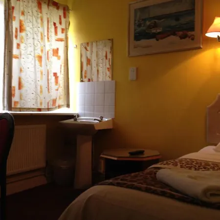Acton Town Hotel