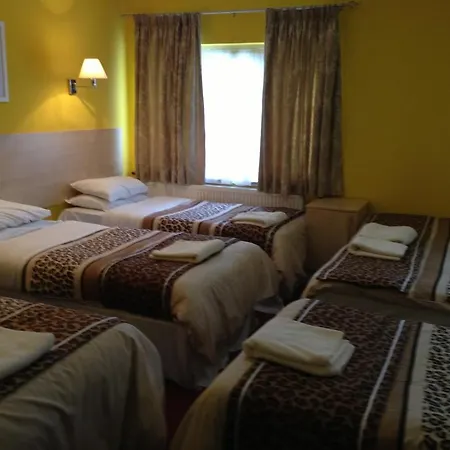 Hotel Acton Town 2*