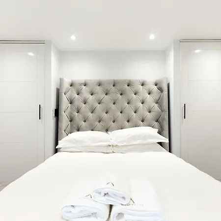 Stylish 3 Bedroom Mews South Kensington *