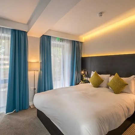 Pelican And Hotel London