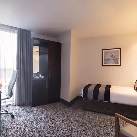 Hotel Park Grand Heathrow 4*