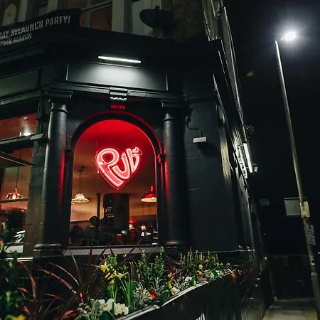 Publove @ The Crown, Battersea Hostel