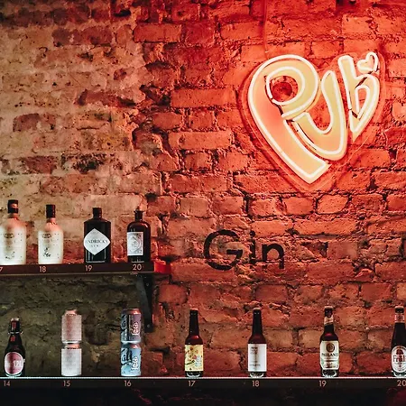 Publove @ The Crown, Battersea Hostel London