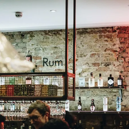 אכסניה Publove @ The Crown, Battersea *