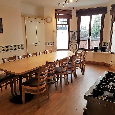 Barmy Badger Backpackers Лондон