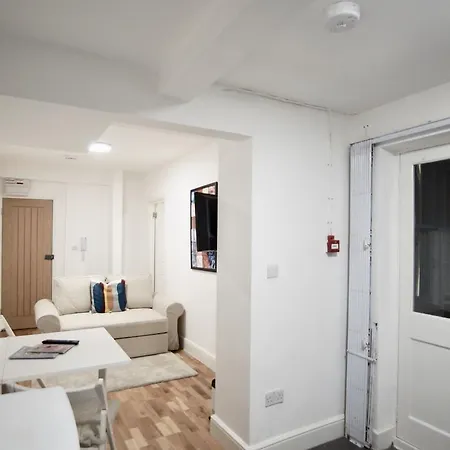 Ifield Road By Mayfair Apartment *