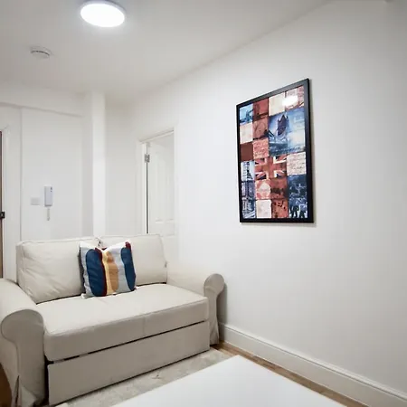 Ifield Road By Mayfair Apartment *