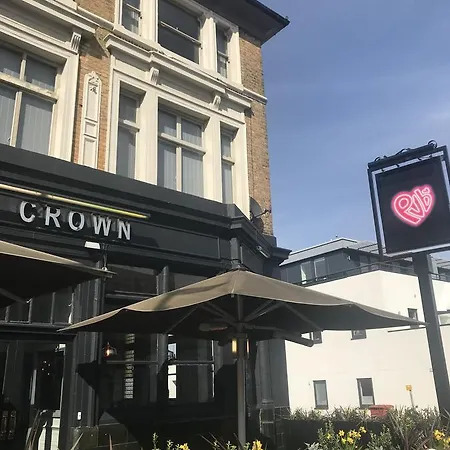 Hostel Publove @ The Crown, Battersea *