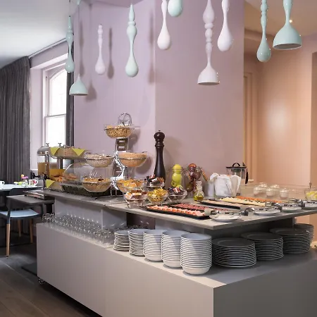 Signature Townhouse Hyde Park Hotel
