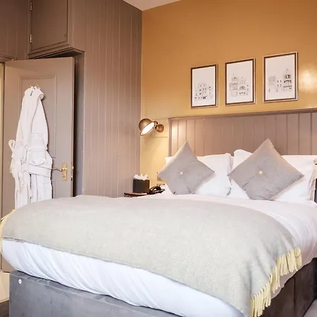 فندق Half Moon 4*