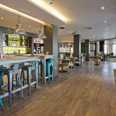 Premier Eltham Hotel 3*