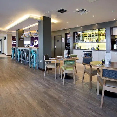 Premier Eltham Hotel 3*