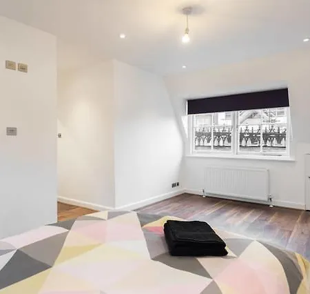 Apartment Fleet Street 4 *