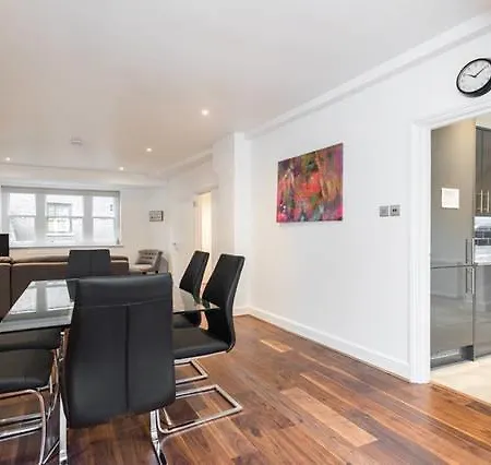 Fleet Street 4 * London