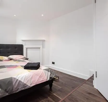 Fleet Street 4 *