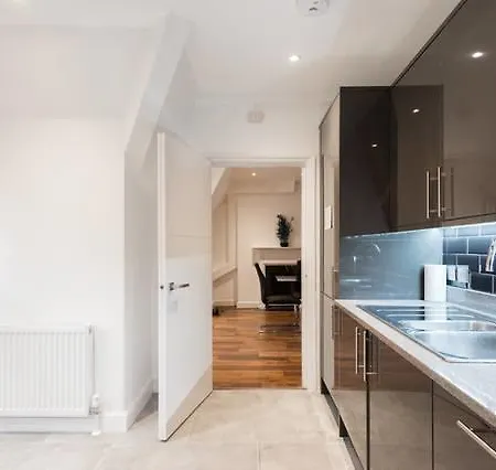 Fleet Street 4 *