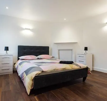 Apartment Fleet Street 4 *