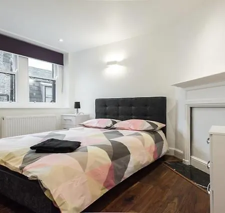 Apartment Fleet Street 4 *