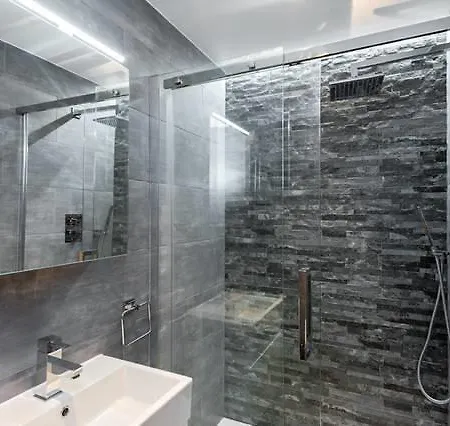 Fleet Street 3 Apartment