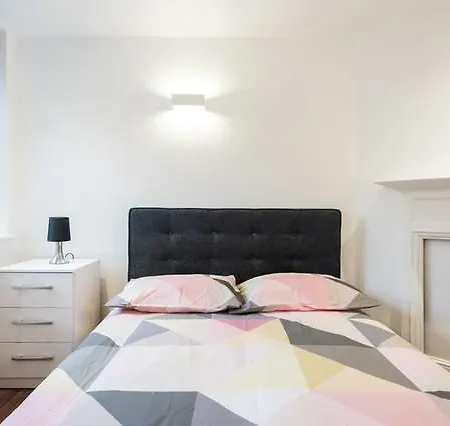 Apartment Fleet Street 4 *