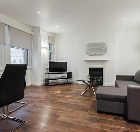 Fleet Street 3 Apartment