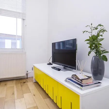 York Way Spacious Apartment London