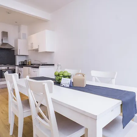 York Way Spacious Apartment *
