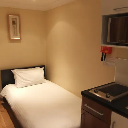 Dylan Earls Court * Лондон
