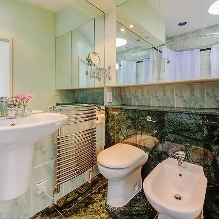 Stanhope Mews Apartment London
