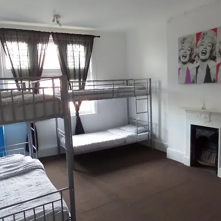 Hostel Boleyn Bunkhouse And Bar
