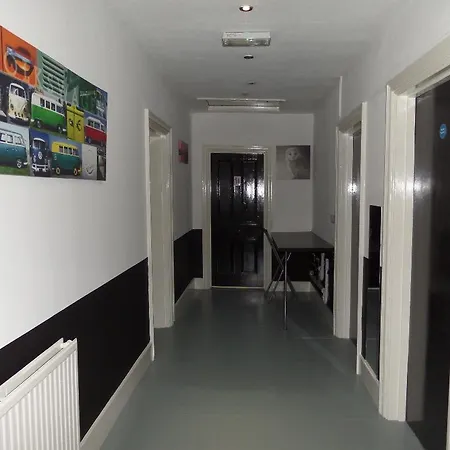 Boleyn Bunkhouse And Bar Hostel *