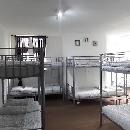 Boleyn Bunkhouse And Bar * London