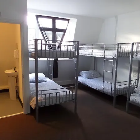 Boleyn Bunkhouse And Bar Hostel *