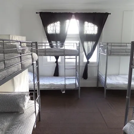 Boleyn Bunkhouse And Bar Hostel *