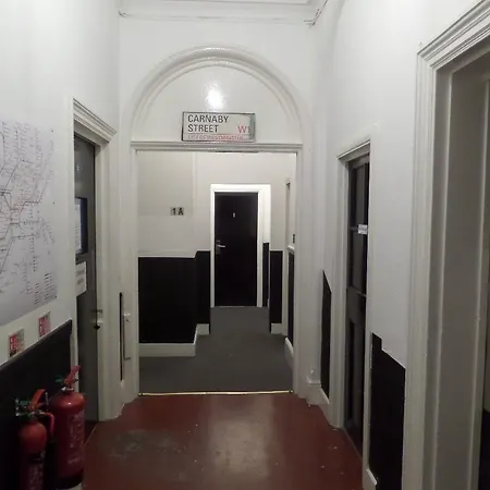 Boleyn Bunkhouse And Bar * London
