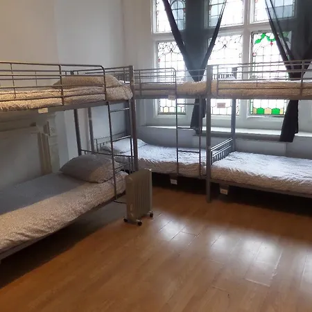 Boleyn Bunkhouse And Bar Hostel London