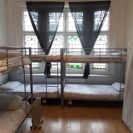 Boleyn Bunkhouse And Bar Hostel *