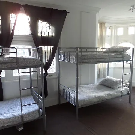 Hostel Boleyn Bunkhouse And Bar *