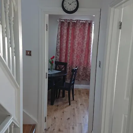 Sutton Place Apartment