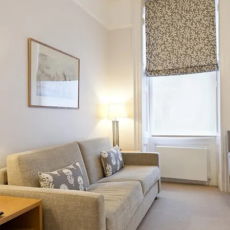 Blueprint Living - Doughty Street Apartment London