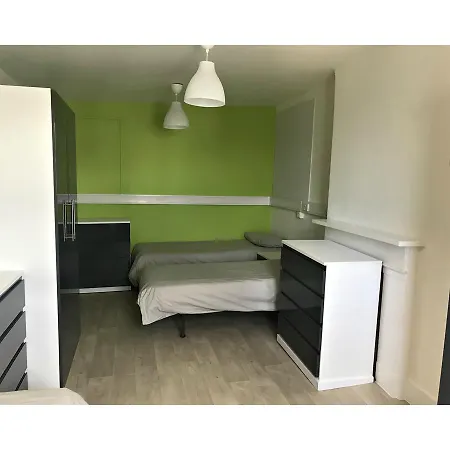 Leinster House Hostel *