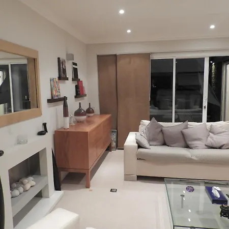 Apartment Hans Road *