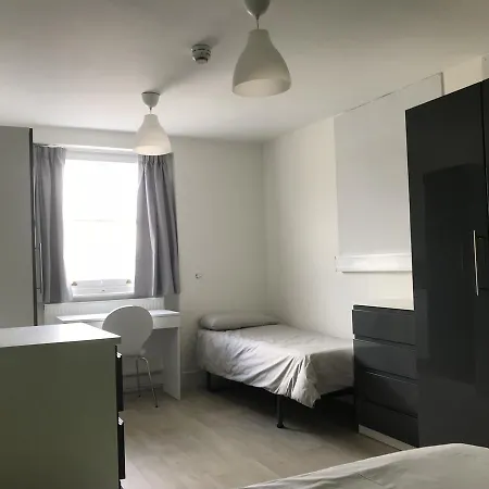Leinster House Hostel *