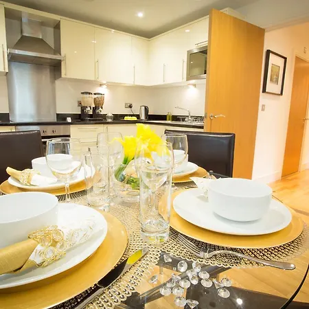 Apartment Dockside Walk - Canary Wharf
