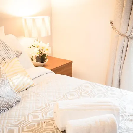 Apartment Dockside Walk - Canary Wharf *